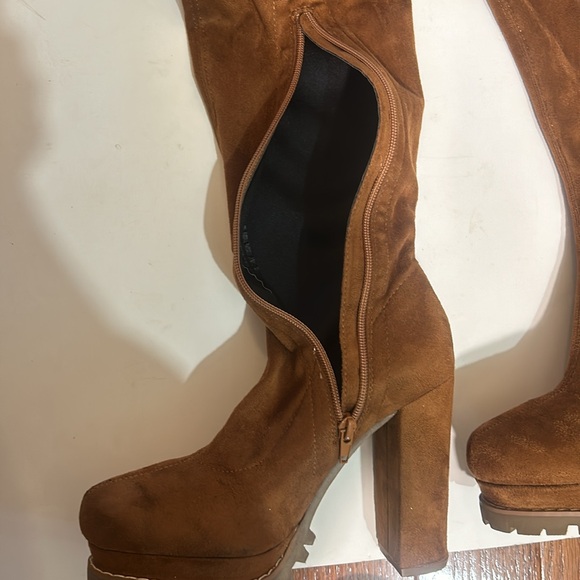 FASHION NOVA faux SUEDE OVER KNEE PLATFORM HEELS BOOTE IN BROWN HALF ZIP SIZ 6.5 - Picture 8 of 9